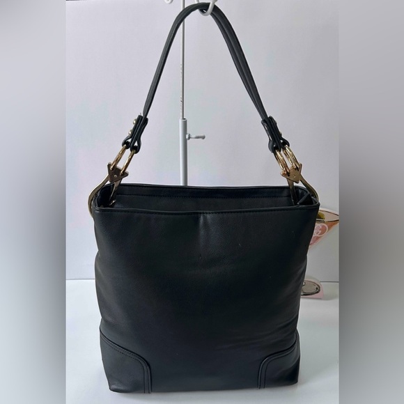Elegant Black Faux Leather Shoulder Bag - Picture 2 of 13